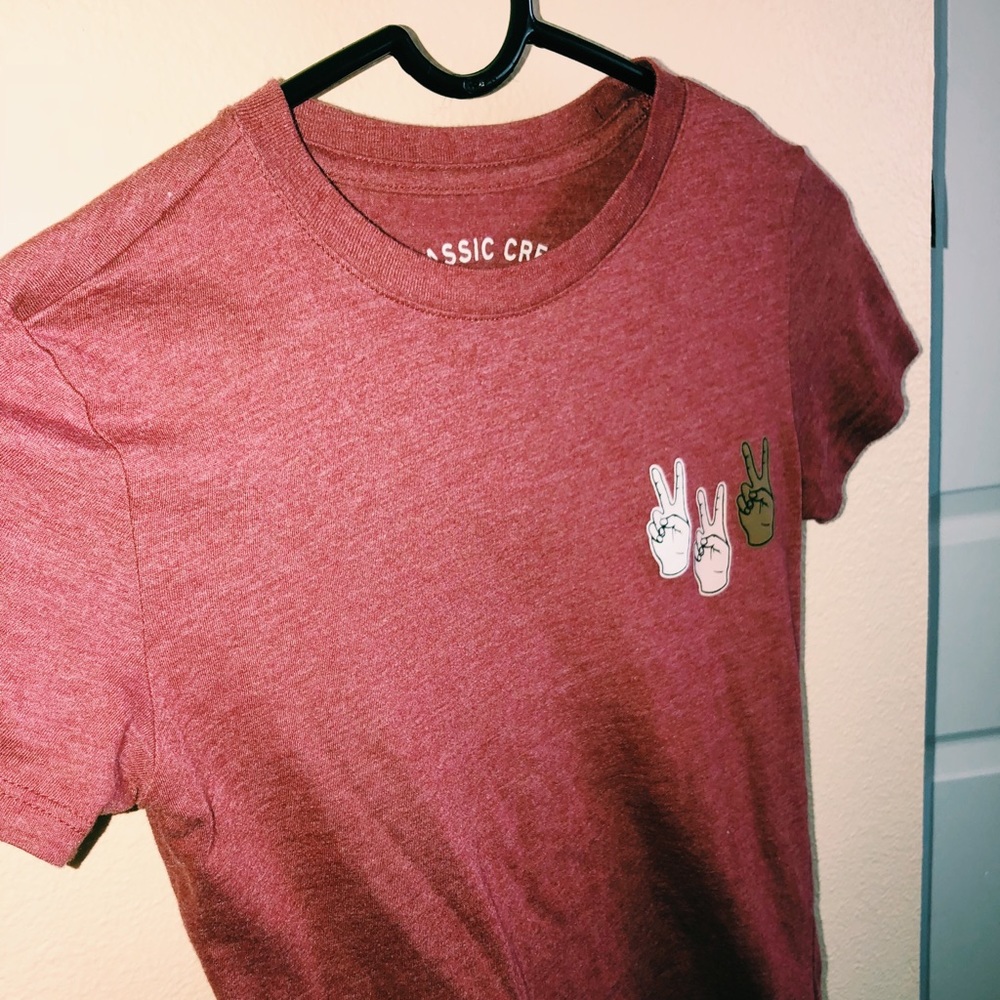 🦋 peace sign graphic tee